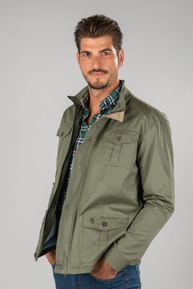 CHAQUETA SAHARIANA COLOR VERDE KAKI