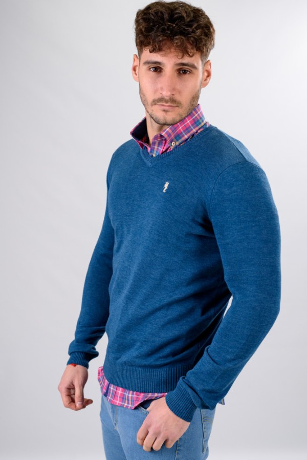 SUETER CUELLO PICO AZUL 2