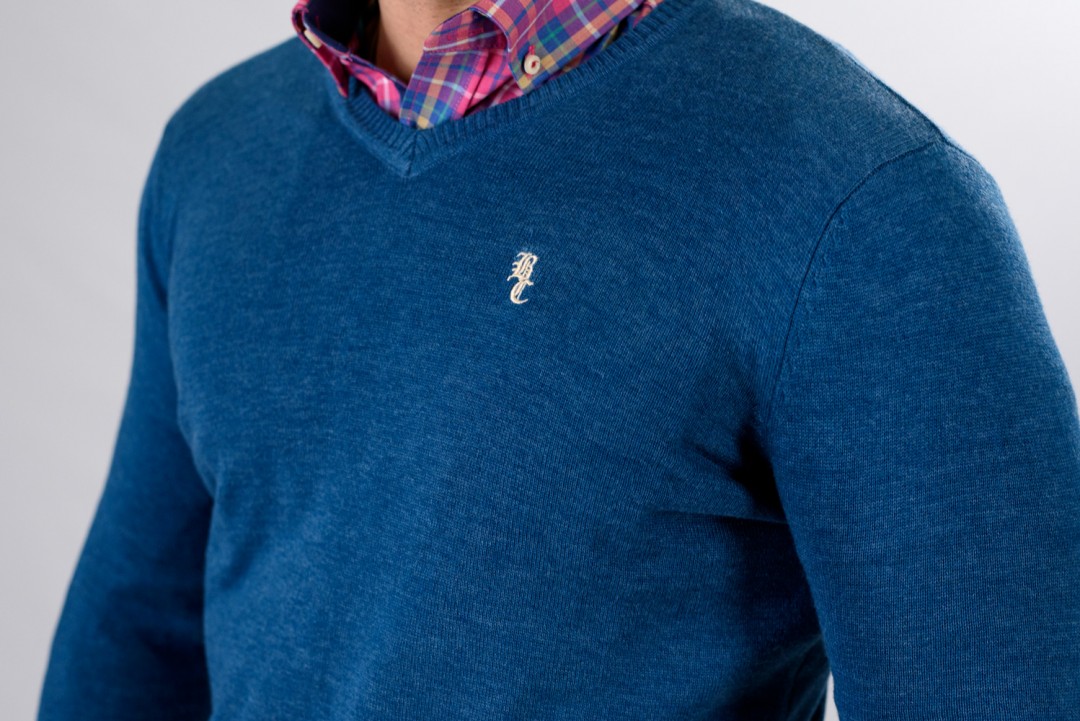 PULL-OVER À COL EN V BLEU