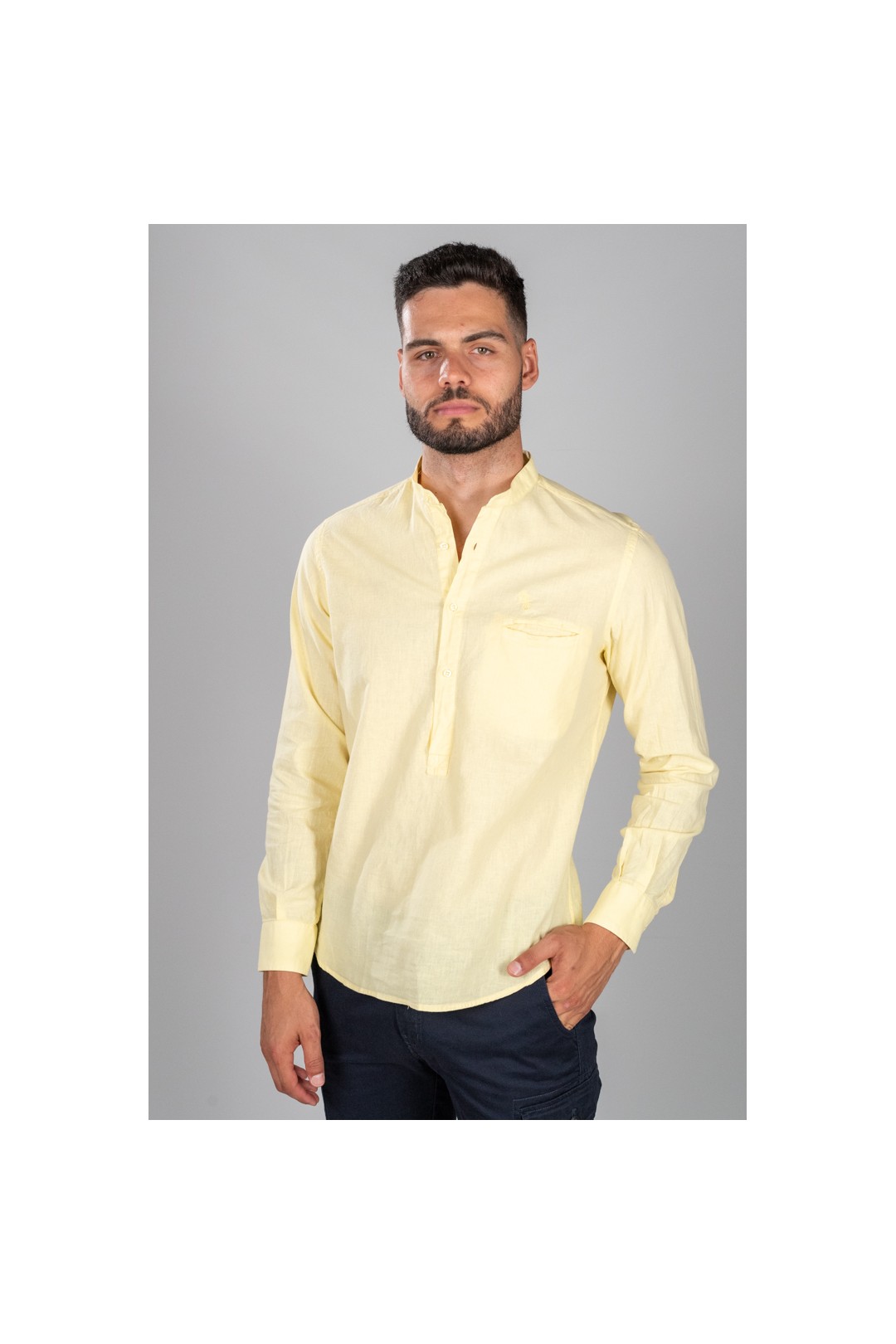 CAMISA POLERA MAHO CON BOLSILLO AMARILLO