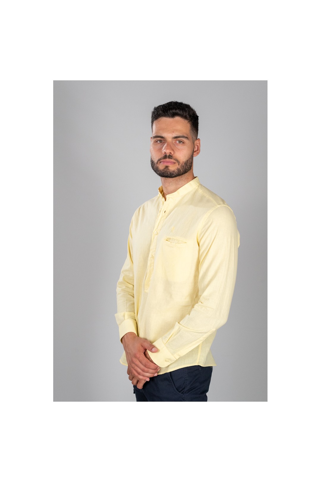 CAMISA POLERA MAHO CON BOLSILLO AMARILLO