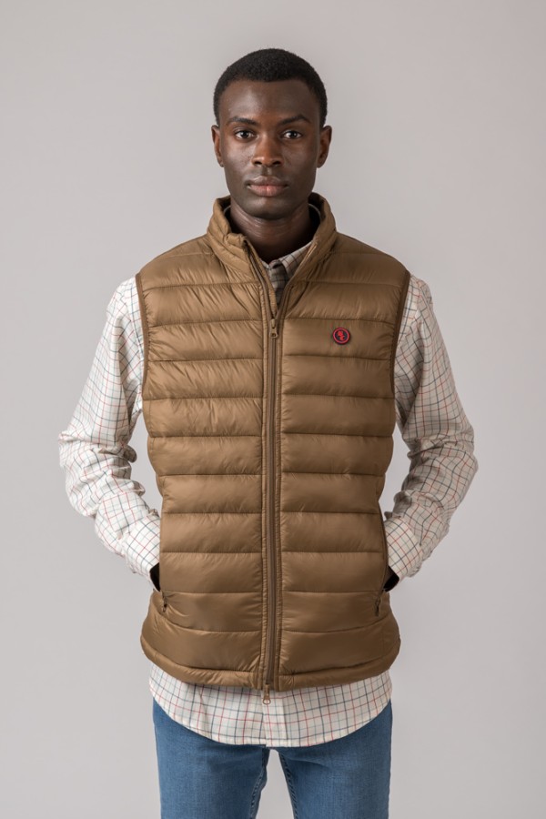 CHALECO DE HOMBRE MODELO LUGO CAMEL 2