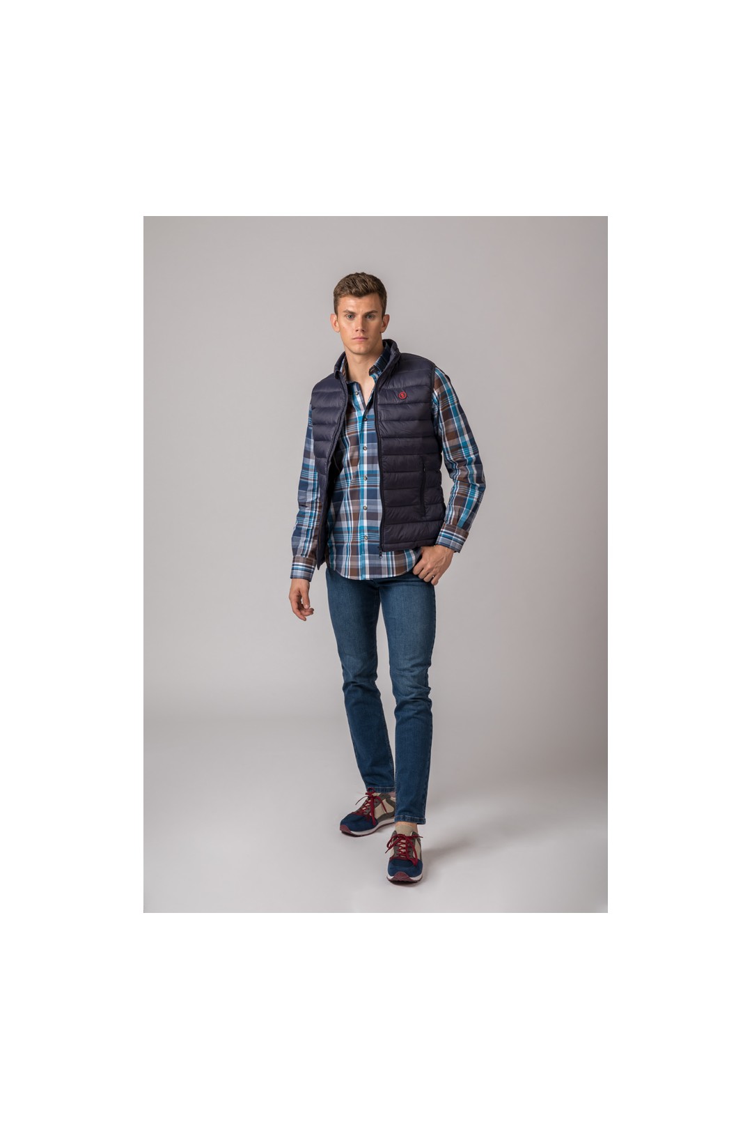 CHALECO DE HOMBRE LUGO. AZUL MARINO