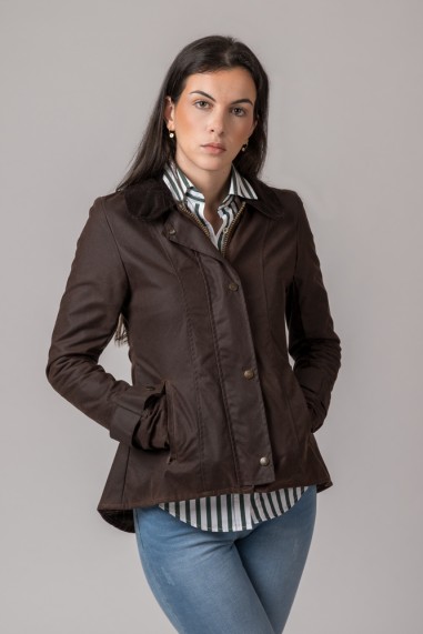 CHAQUETA ENCERADA LADIES AMBRE. COLOR MARRÓN