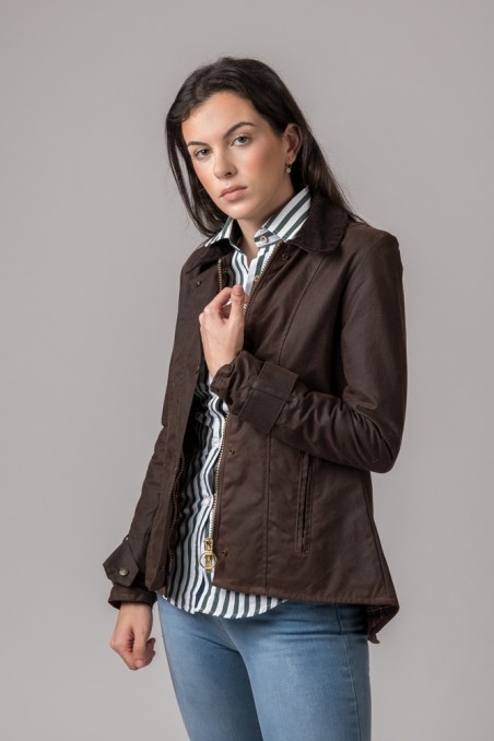 CHAQUETA ENCERADA LADIES AMBRE. COLOR MARRÓN