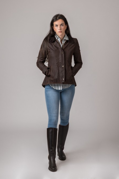 CHAQUETA ENCERADA LADIES AMBRE. COLOR MARRÓN
