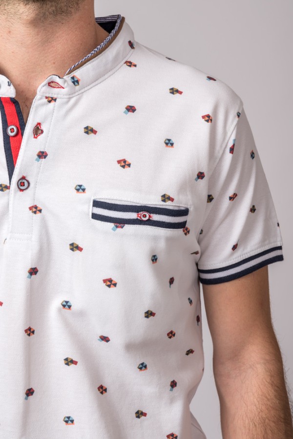Polo de manga corta para hombre en color blanco con estampado de cometas 2