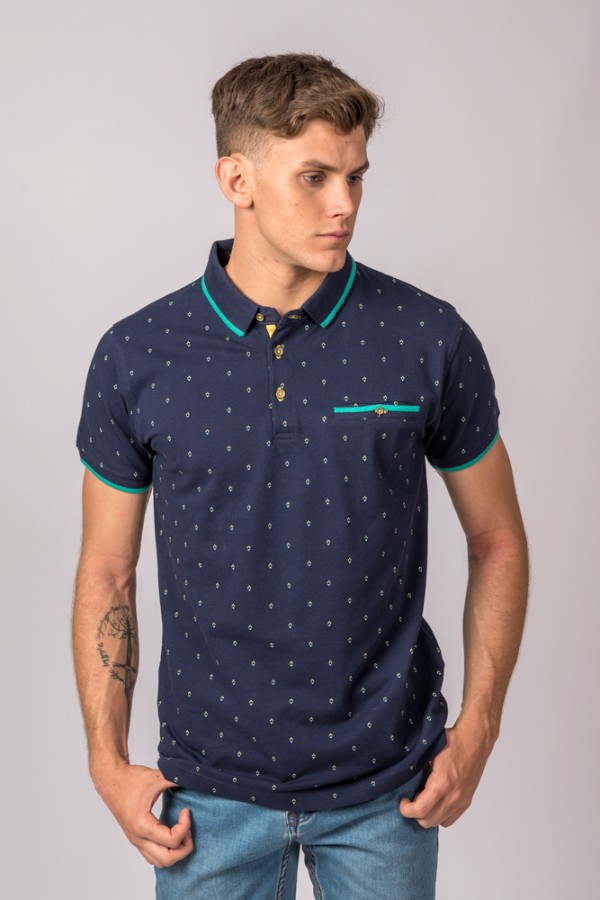 Polo de manga corta para hombre en color marino y estampado de flechas coloridas