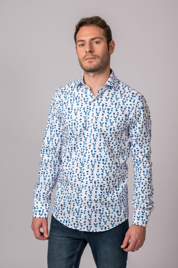 CAMISA ESTAMPADA AZUL Y BLANCA 2