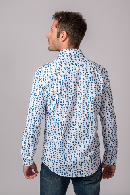 CAMISA ESTAMPADA AZUL Y BLANCA
