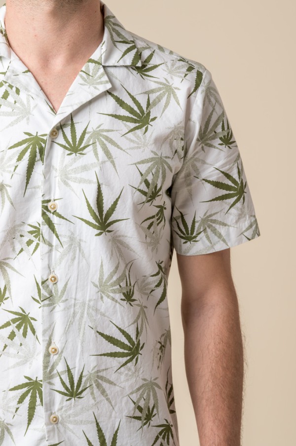 CAMISA ESTAMPADA HOJAS 2