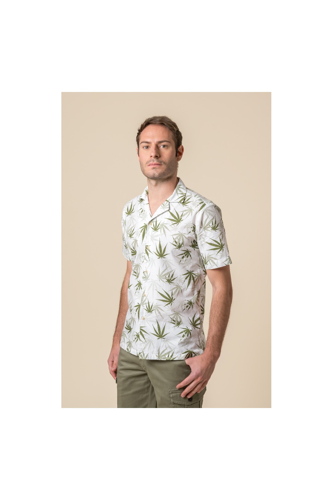 CHEMISE IMPRIMÉE DE FEUILLES