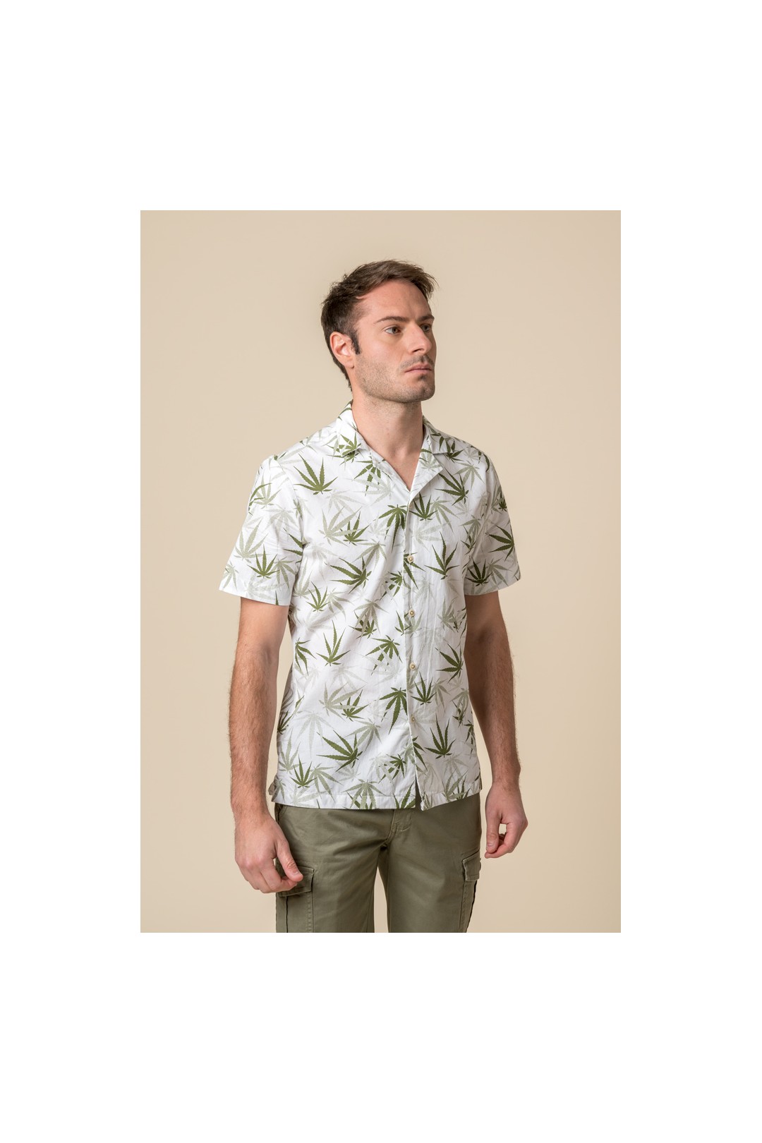 CAMISA ESTAMPADA HOJAS
