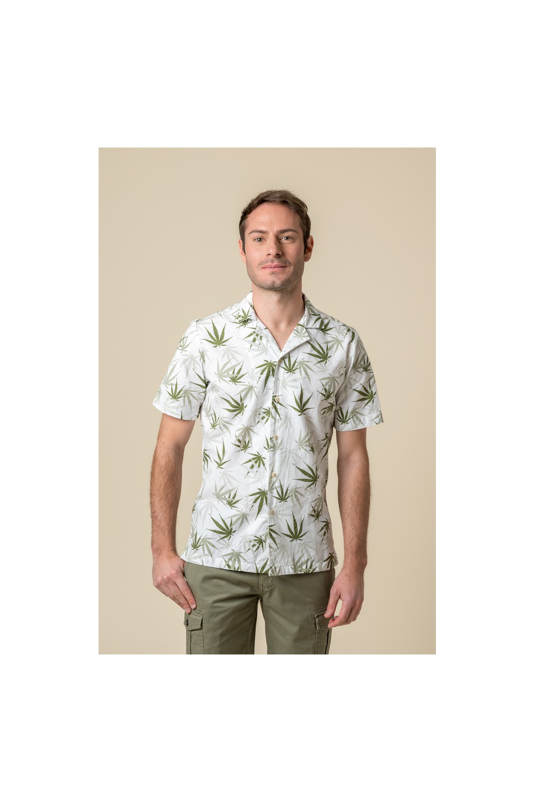 CAMISA ESTAMPADA HOJAS