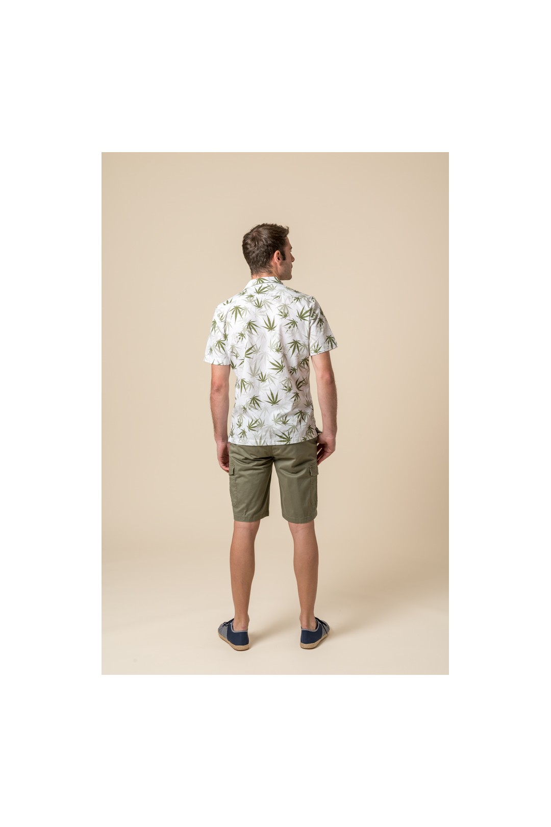 CAMISA ESTAMPADA HOJAS