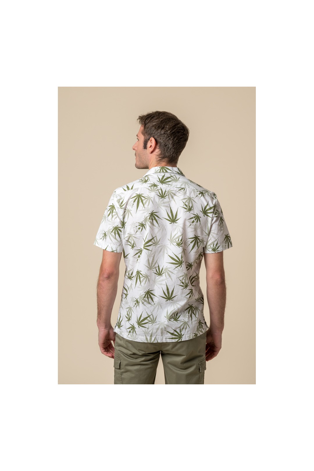 CAMISA ESTAMPADA HOJAS