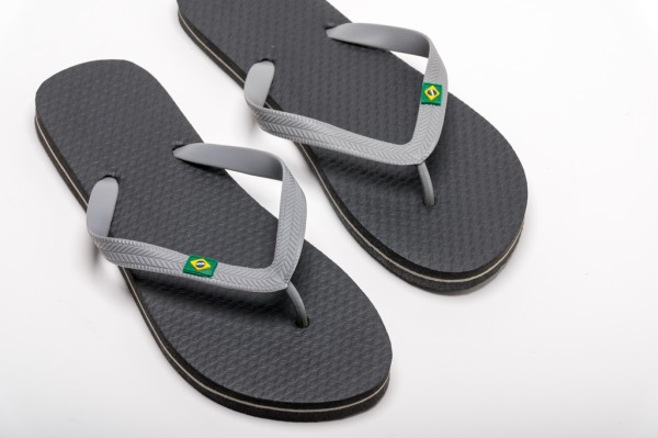CHANCLA BRASIL NEGRA Y GRIS