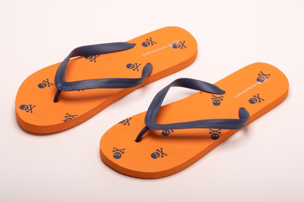 CHANCLA CALAVERA NARANJA Y AZUL