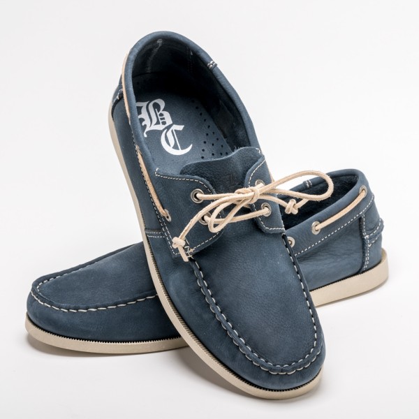 Calzado de piel para hombre en tono azul marino