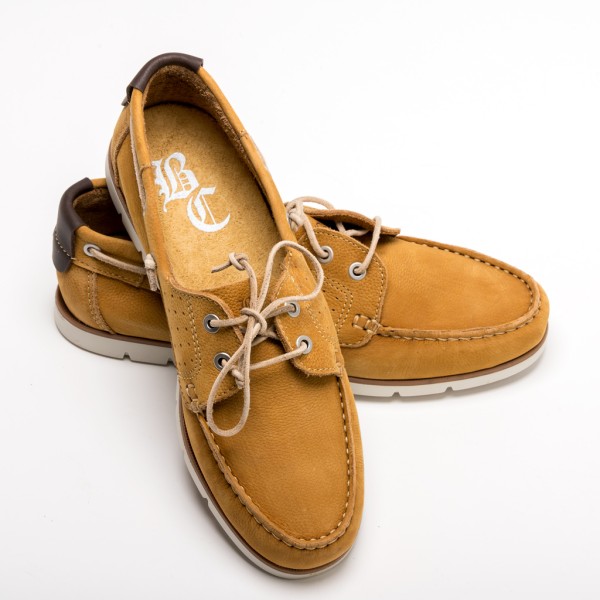 Calzado de piel para hombre en tono ocre