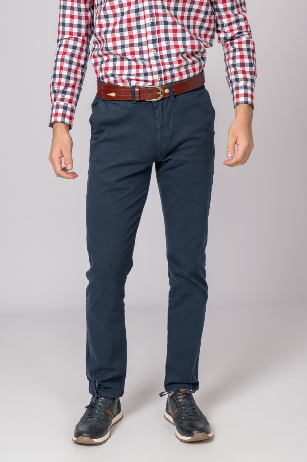Pantalón para hombre estilo chino en color azul. 2