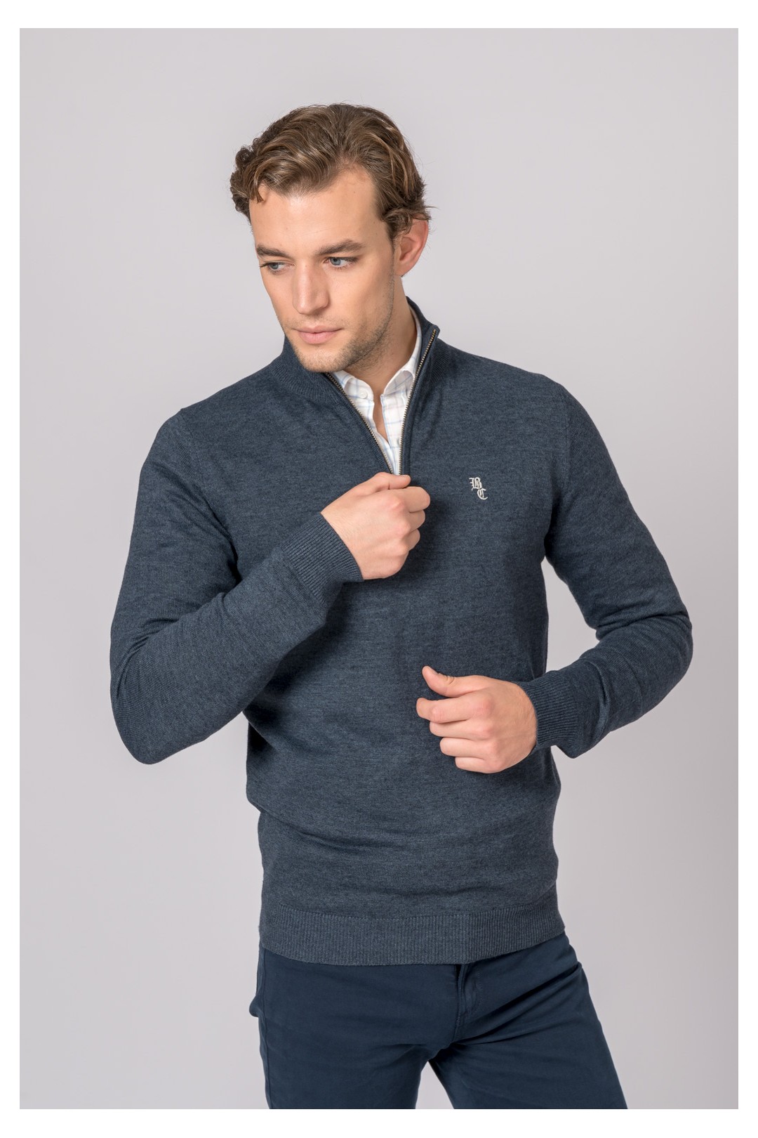 PULL BLEU À COL ZIPPÉ