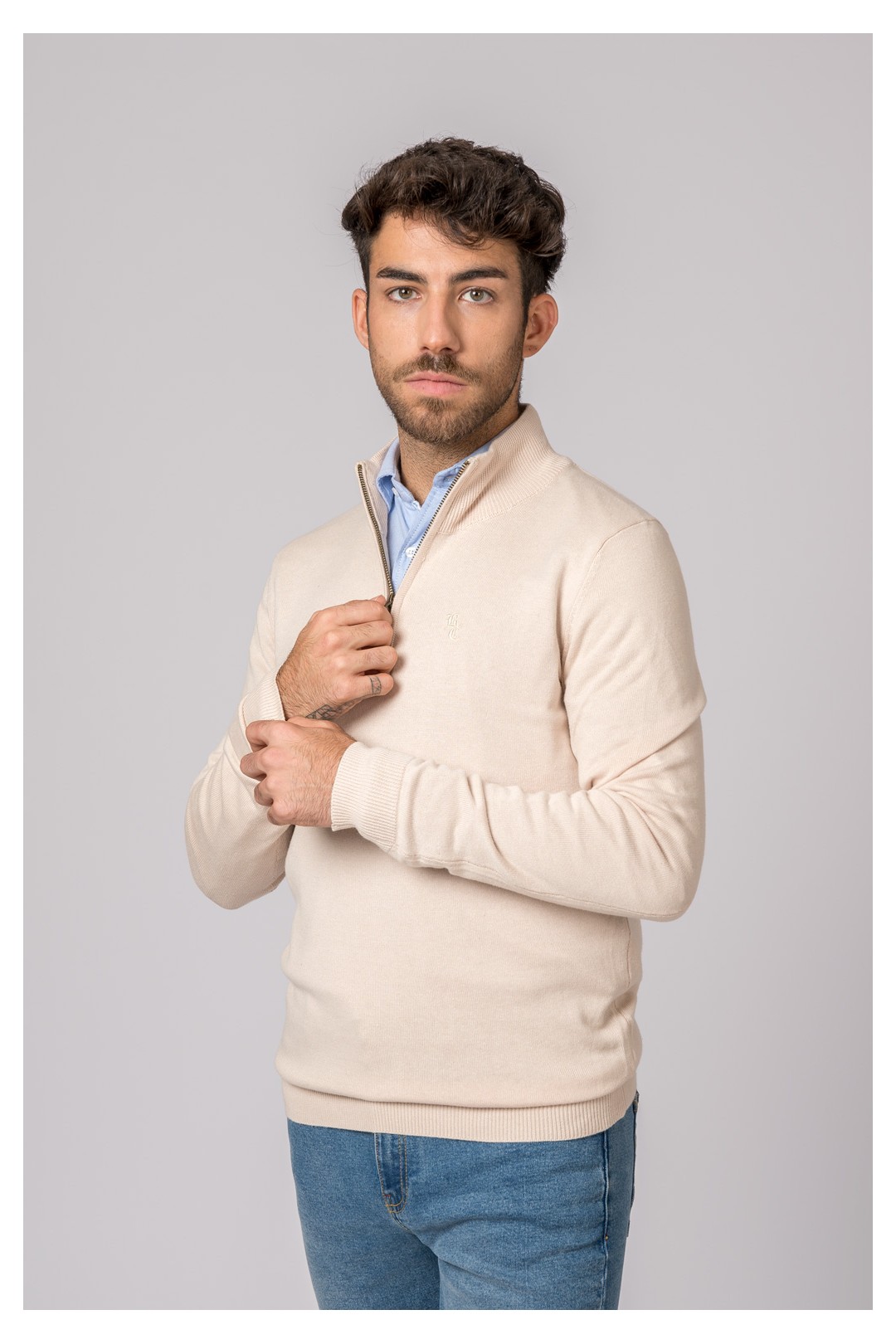 PULL BEIGE À COL ZIPPÉ