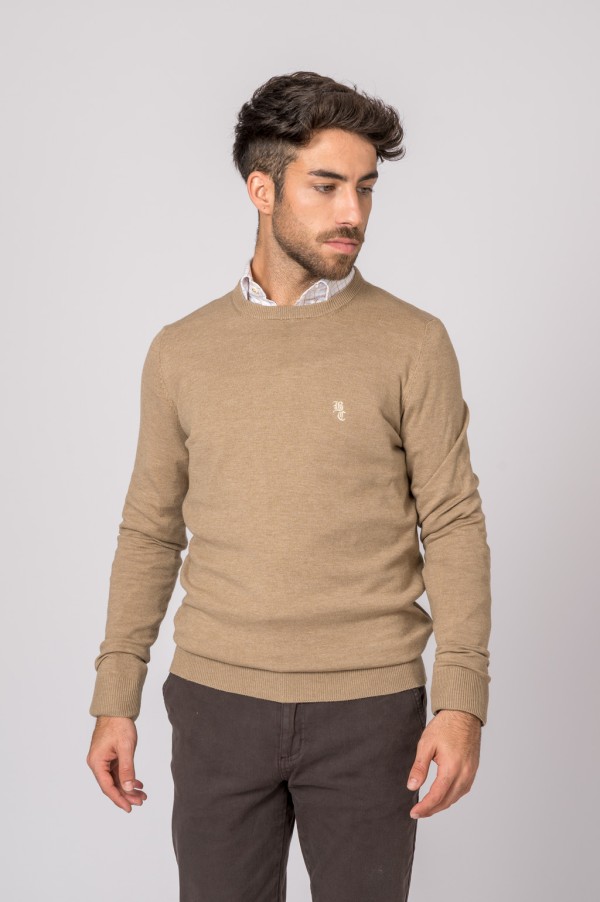 SUETER CUELLO REDONDO MARRÓN 2