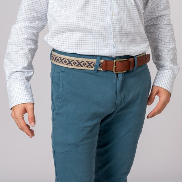 Pantalón para hombre en color azul estilo chino. 2