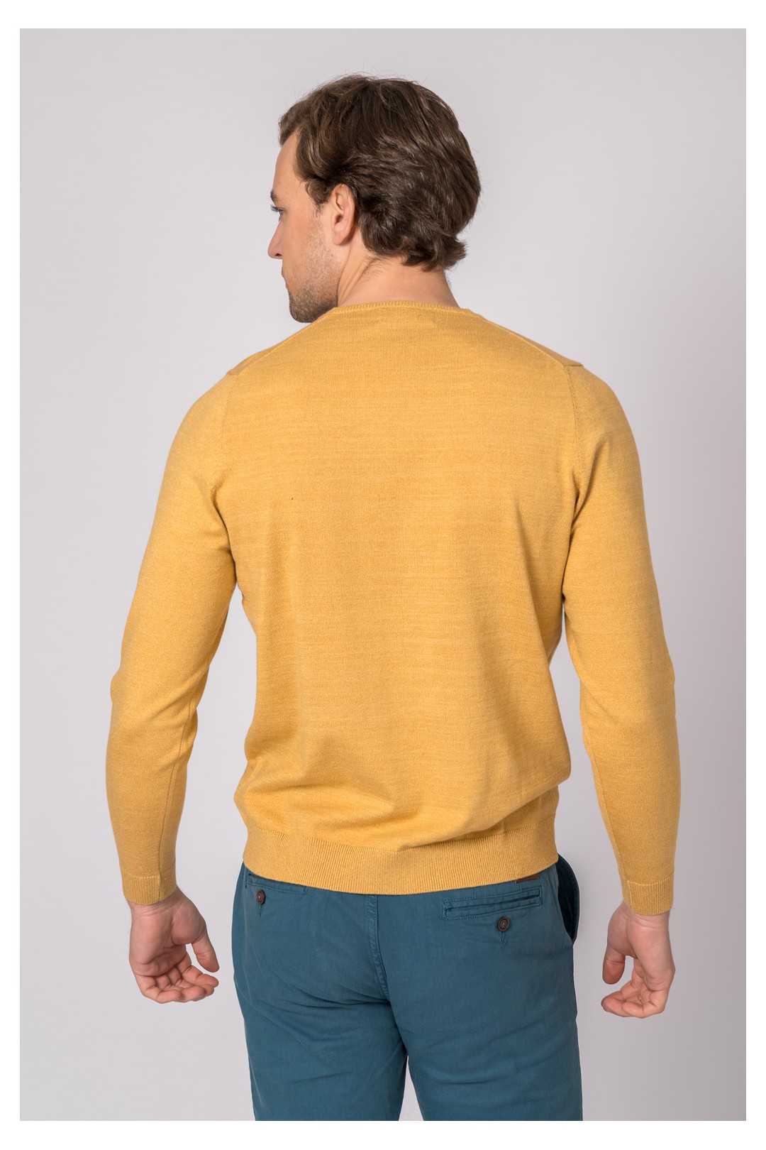 SUETER CUELLO PICO MOSTAZA