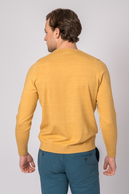 SUETER CUELLO PICO MOSTAZA