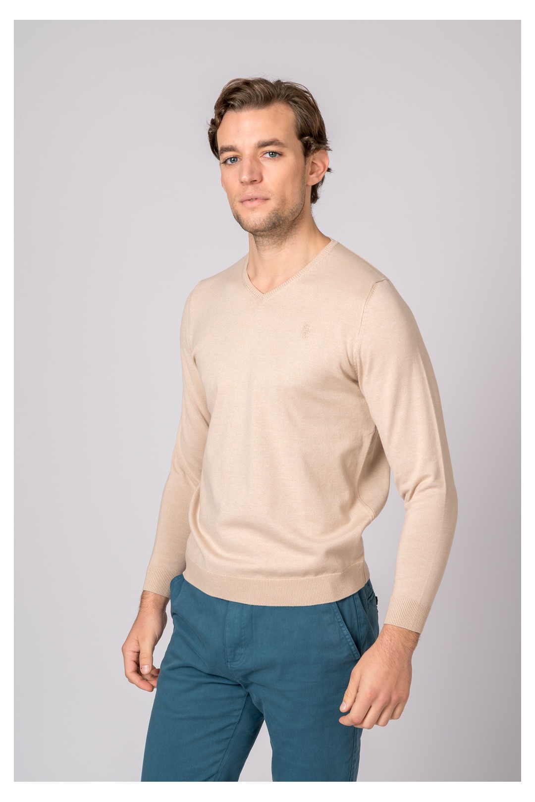 SUETER CUELLO PICO BEIGE