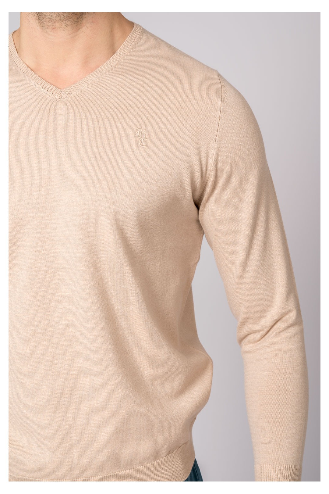 SUETER CUELLO PICO BEIGE