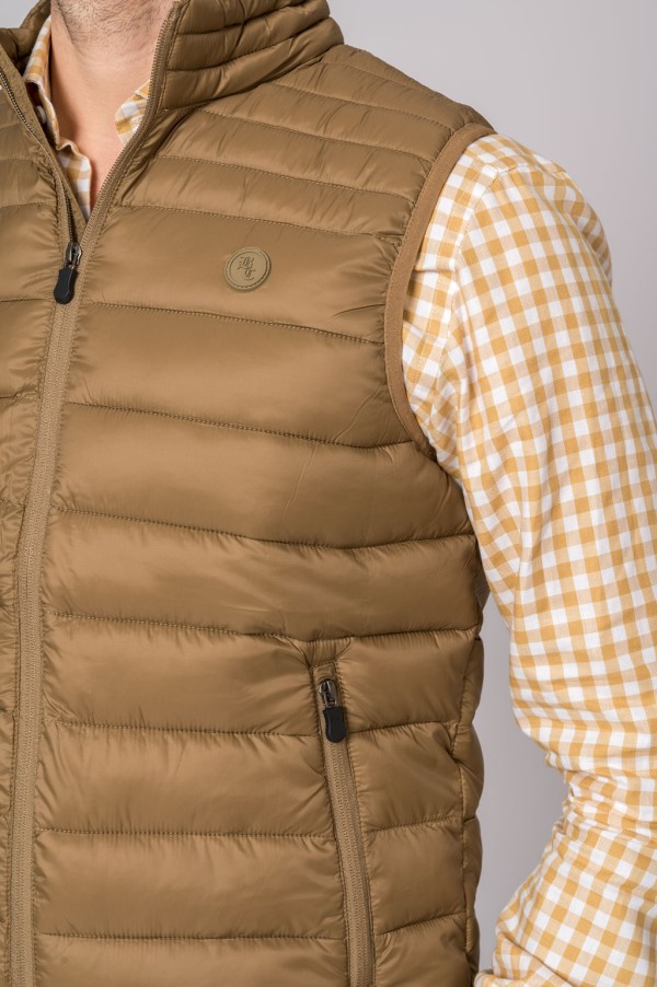 CHALECO DE HOMBRE NIZA CAMEL 2