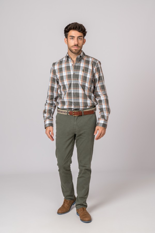 Pantalón para hombre de color verde en estilo chino. 2