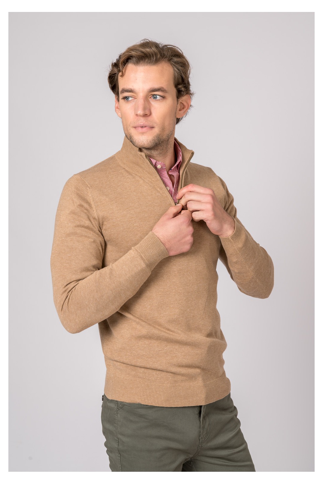 SUETER CUELLO CREMALLERA CAMEL