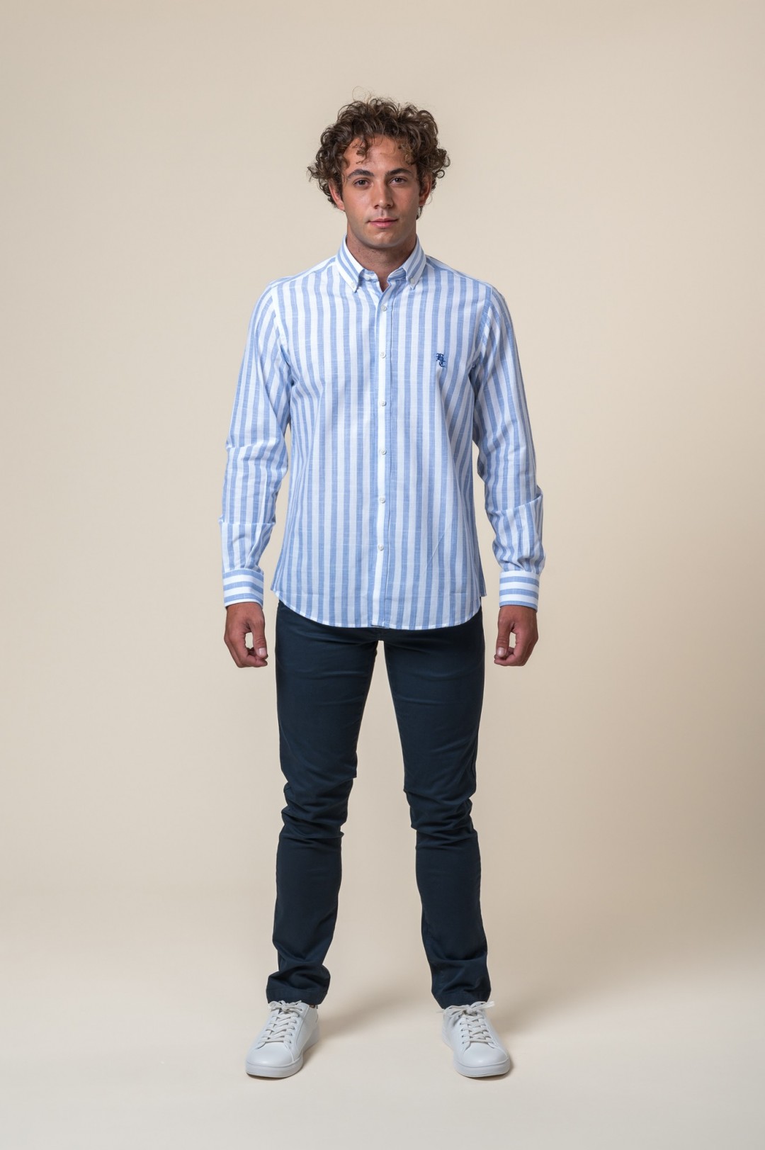 CHEMISE À RAYURES BLEUES ET BLANCHES