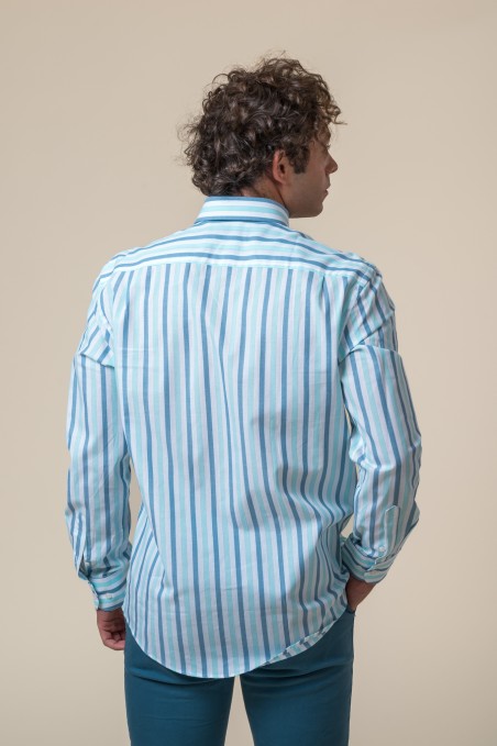 CHEMISE À RAYURES BLANCHES, VERTES ET BLEUES