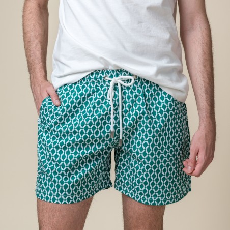 Bañador de hombre con estampado de rombos verde.