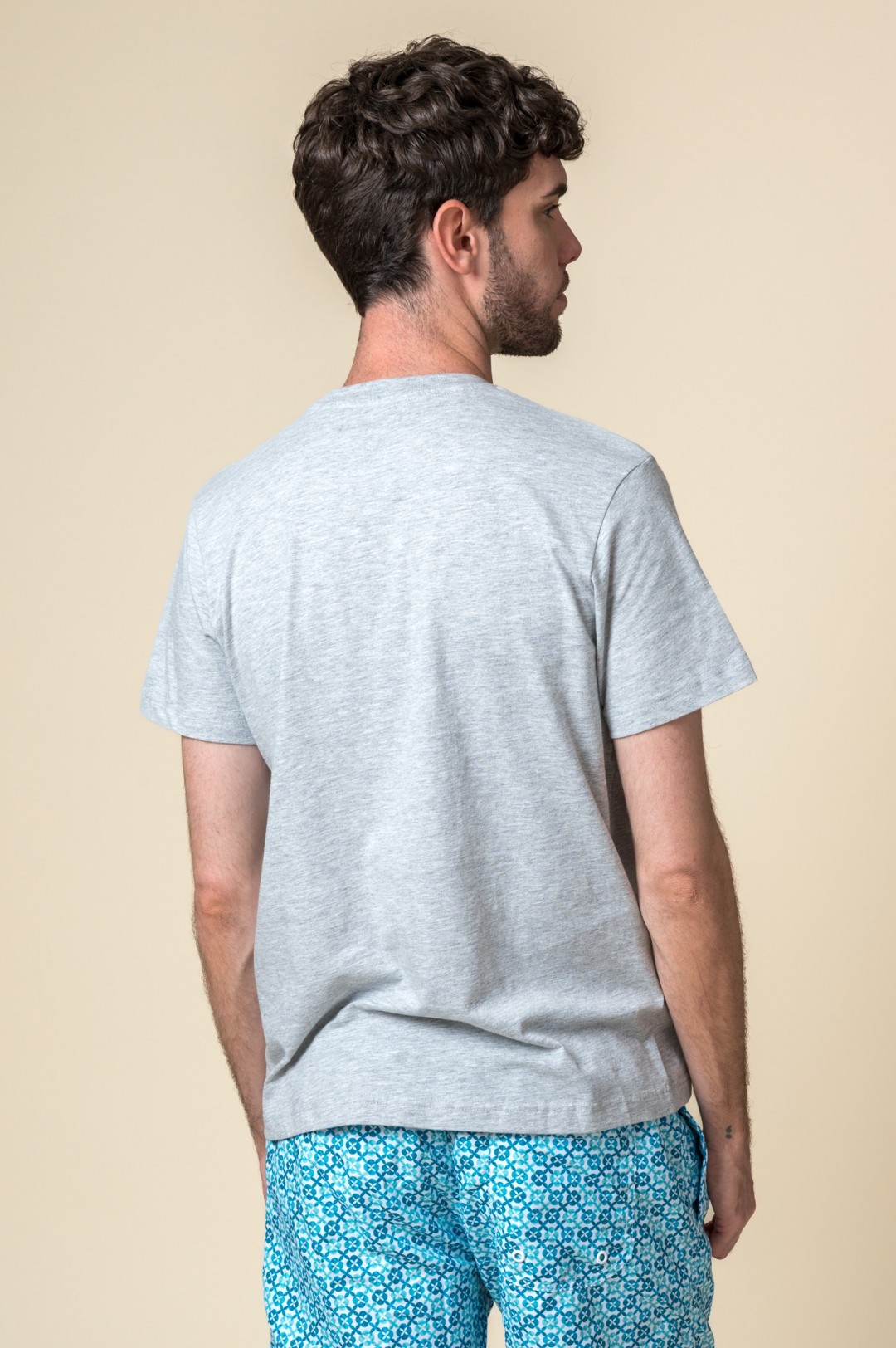 T-SHIRT À ÉCUSSON GRIS