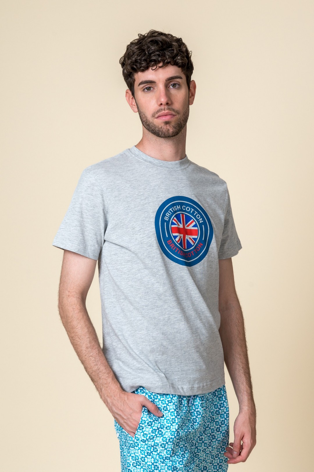 T-SHIRT COM REMENDO CINZENTO