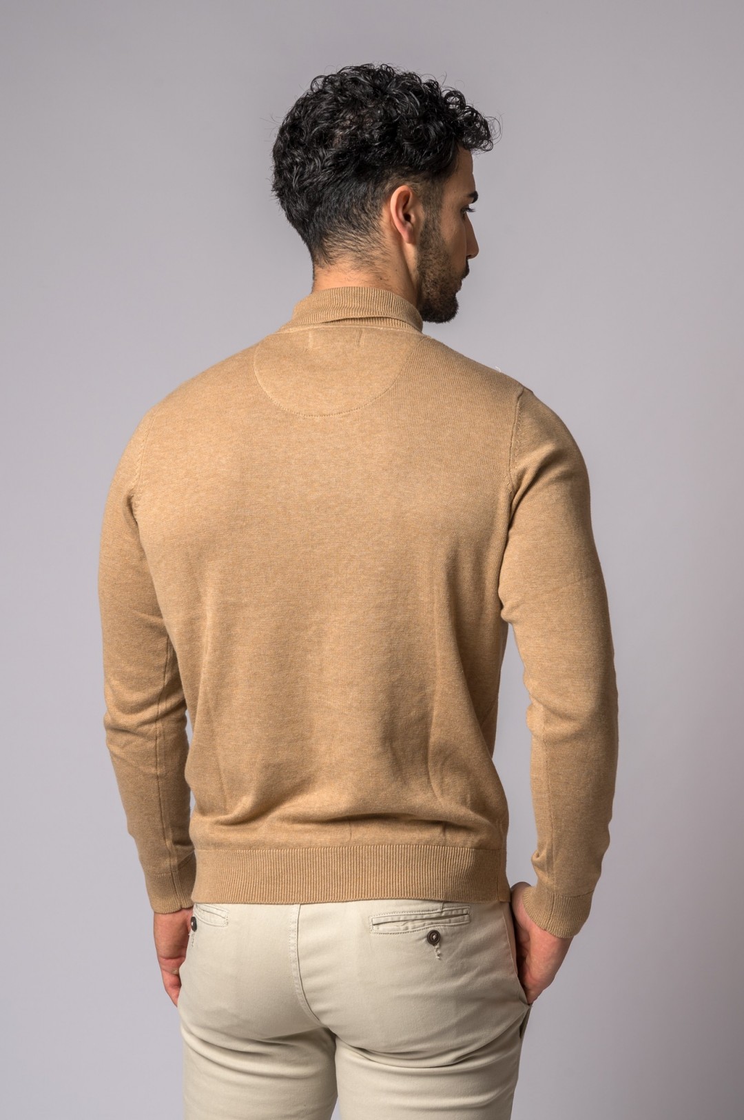 PULL À COL ROULÉ CAMEL