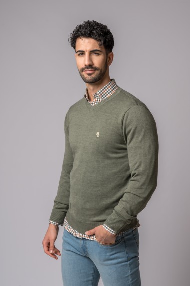 MAGLIONE CON SCOLLO A V VERDE LAVATO