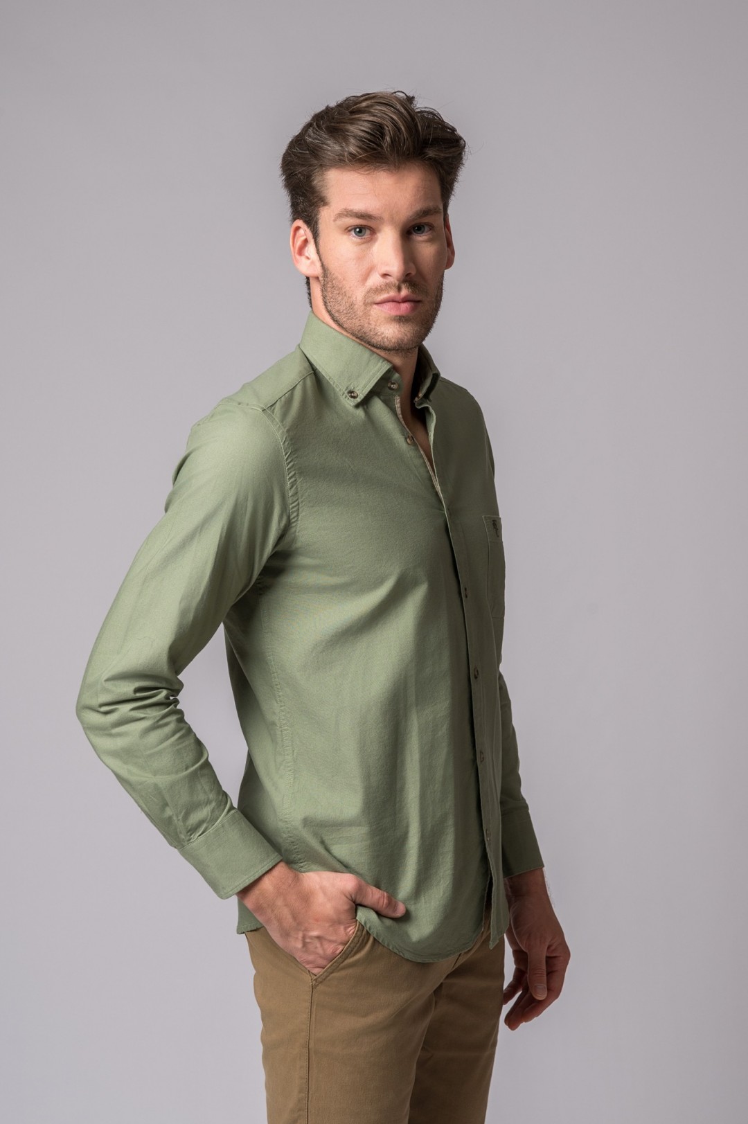 CAMICIA CON TASCA VERDE OLIVA
