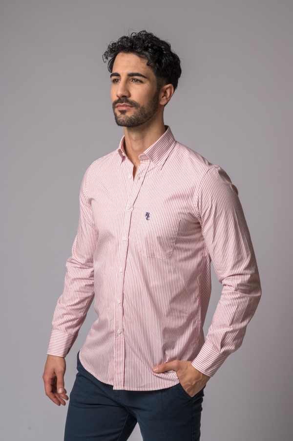 CHEMISE À RAYURES BLANCHES ET MAQUILLAGE 2