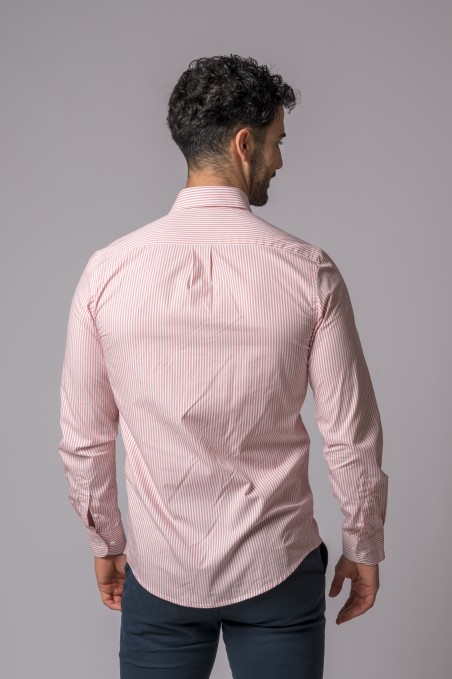 CAMICIA A RIGHE BIANCHE E TRUCCO