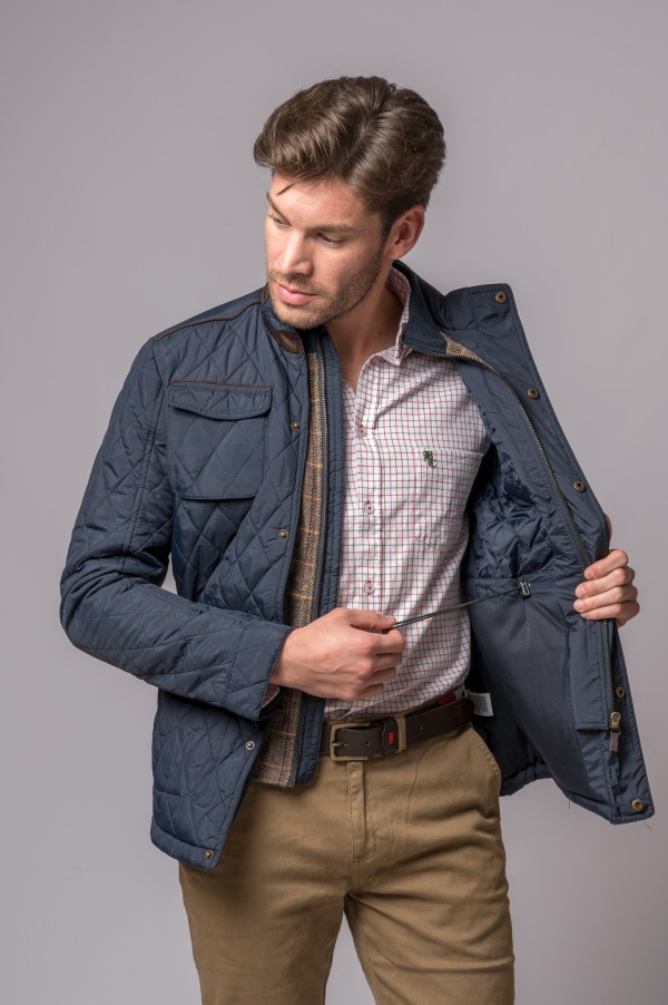 Chaqueta para hombre acolchada tipo husky en color azul marino. 2