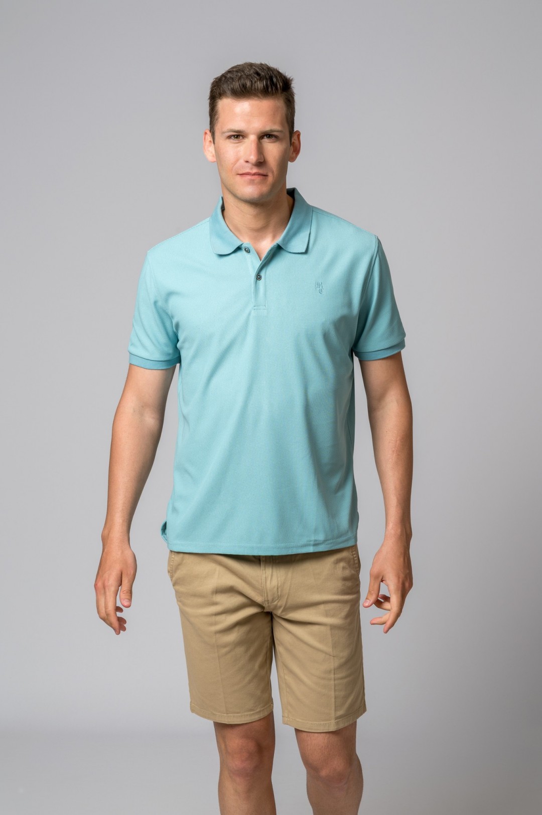 Polo de maga corta para hombre en color azul celeste
