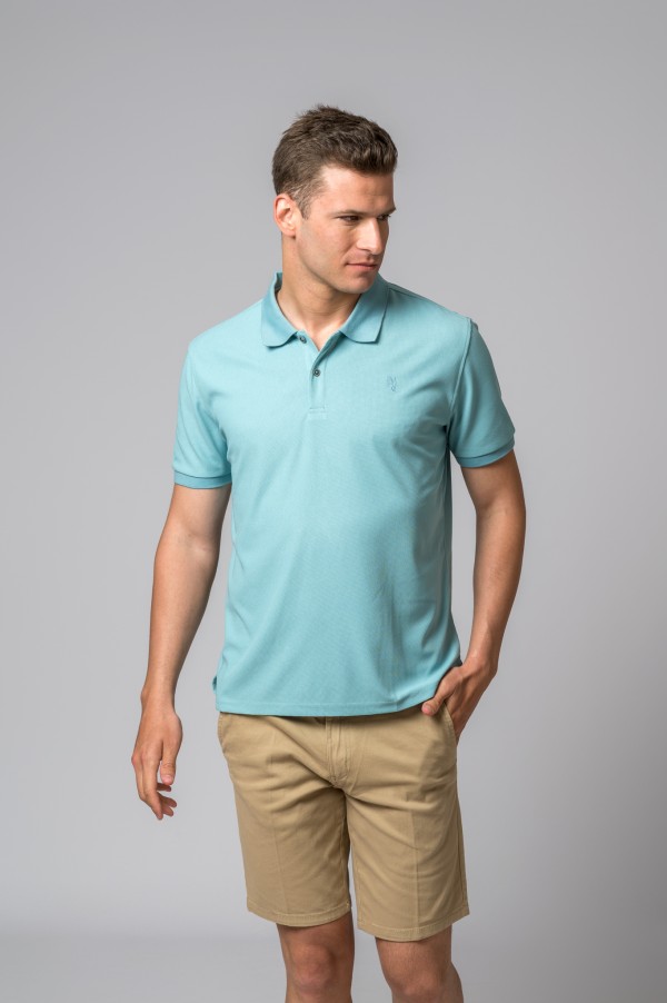 Polo de maga corta para hombre en color azul celeste 2