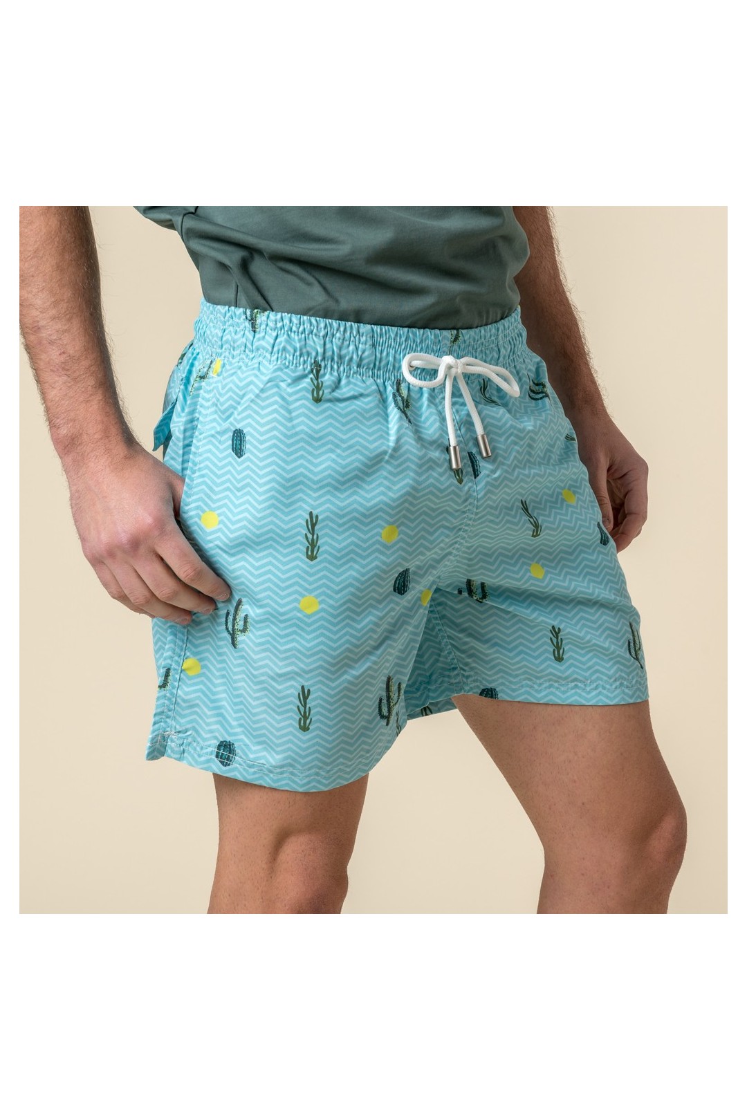 Maillot de bain bleu pour homme avec imprimé cactus pour l'été.